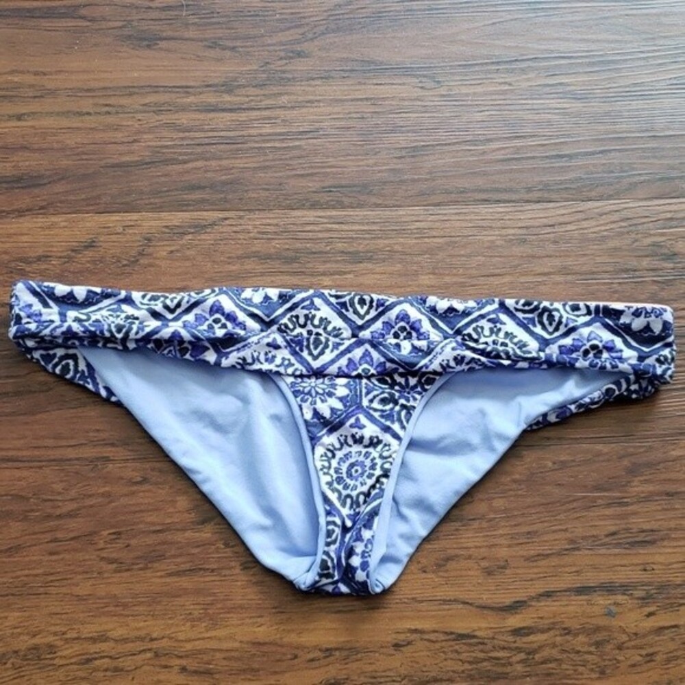 Maaji Blue Floral Bikini Bottoms Size Medium Reversible Chic Feminine Preppy